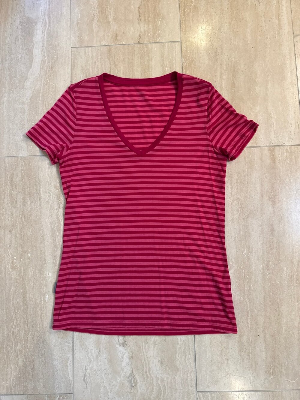 Icebreaker Merino Wool V-Neck T-Shirt, sz Med